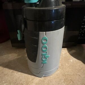 Igloo Black and Gray Jug with Teal Accents